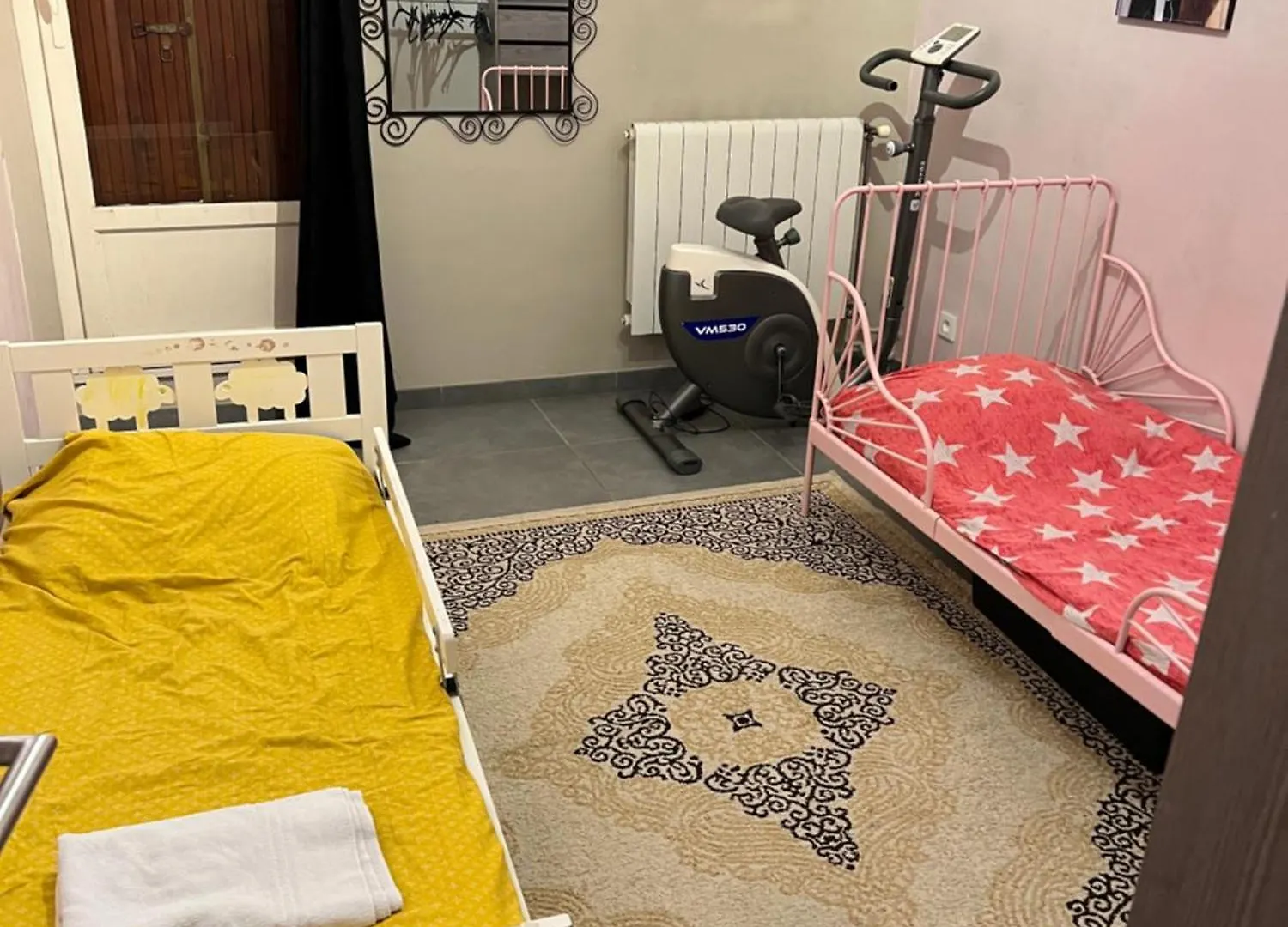 Apartment T2 Calme, Stationnement Gratuit, Autoroute A Proximite, Plage A 10Km Marseille